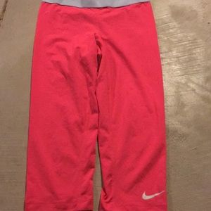 Nike pro crop leggings